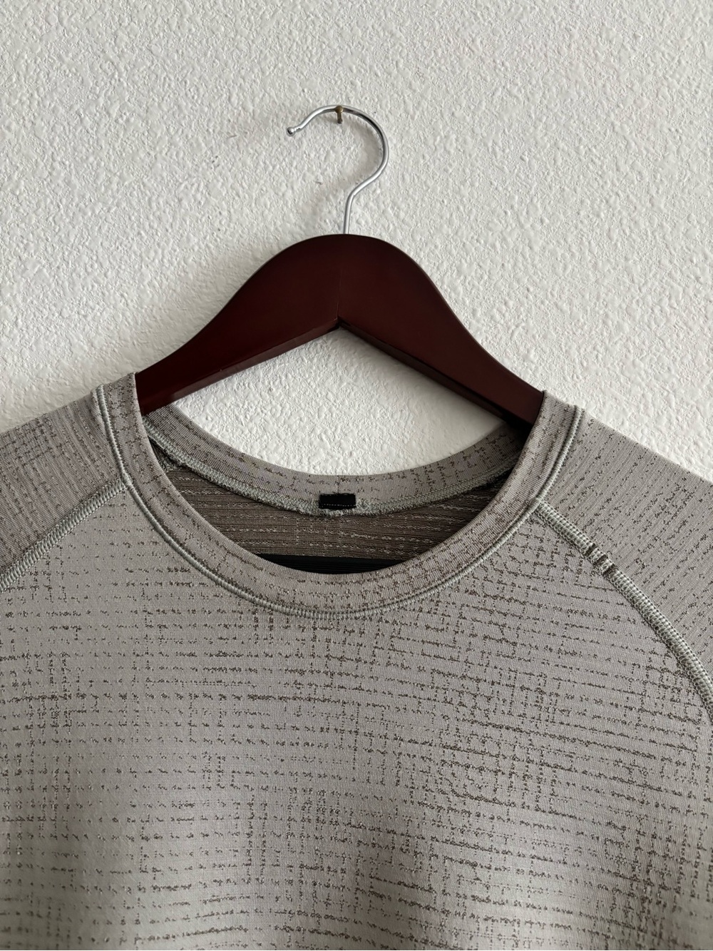 lululemon athletica Men's Crewneck Sweater in Light Gray with Textured Grid
